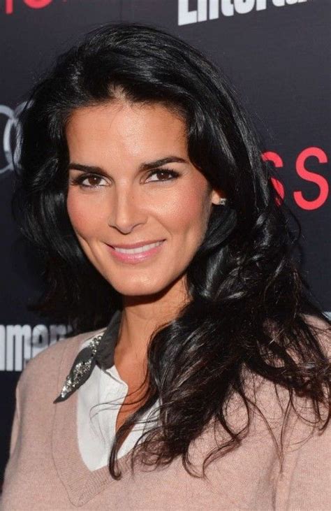 Angie Harmon’s Measurements: Bra Size, Height, Weight and More